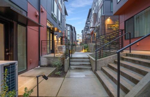 Luxe Central Home with Views & Rooftop - Foto 31