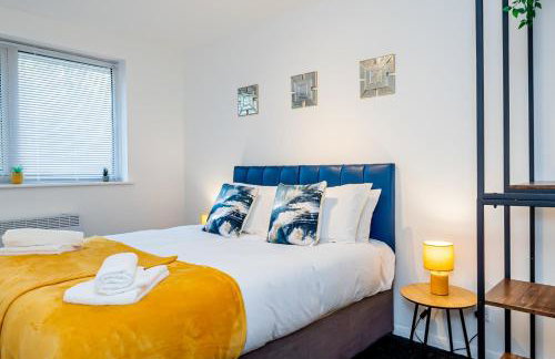 Spacious Home near Heathrow & Windsor with Parking - Photo 21