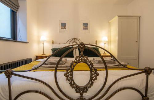 Former 16th Century Inn - In the heart of Macclesfield, gateway to the Peaks - Photo 4