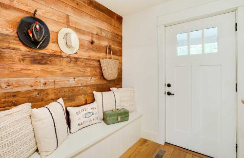 Spacious Home on Beaver Lake with Deck and Fire Pit! - Foto 4