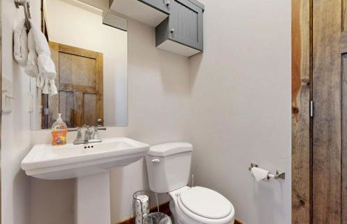 8 Bed 5 Bath Vacation home in Fish Haven - Photo 21