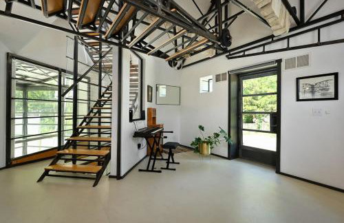 The Architect's Modern Castle - Photo 29