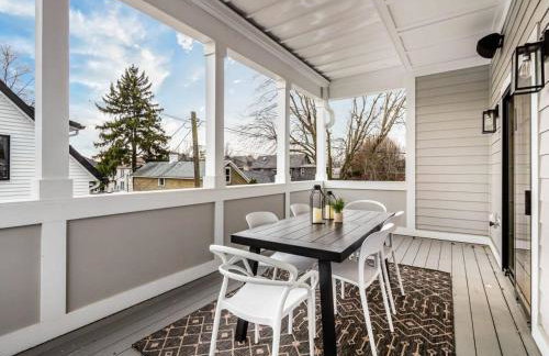 Chateau in the Village - Brand New 3BD 5BA - Foto 42