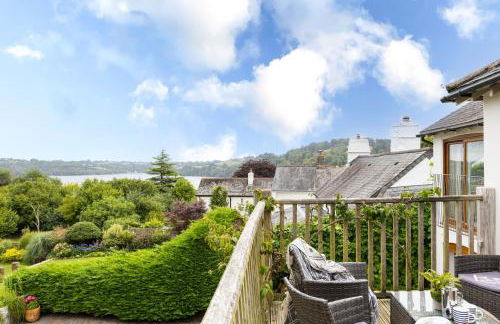 Rocket House - Large family home perched above the river - Foto 36