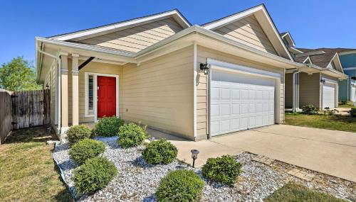 Family Home with Fenced Yard in Austin Suburbs! - Foto 2