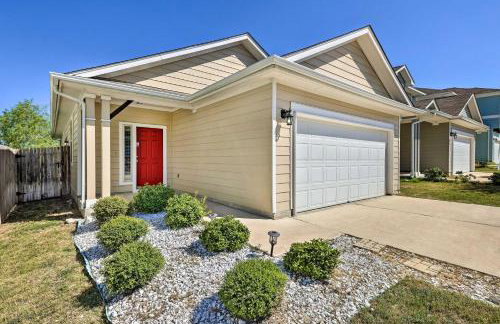 Family Home with Fenced Yard in Austin Suburbs! - Foto 2