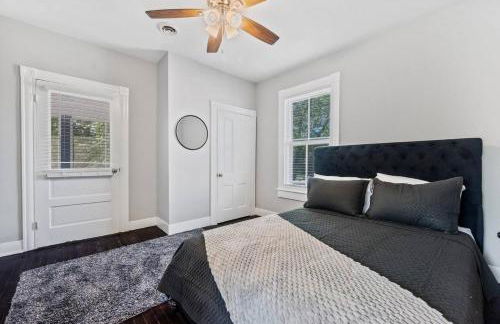 West High 3BR Private Backyard Petersburg Gem - Foto 15