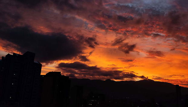 Atardecer sobre Medellín