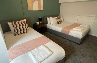 3-Bed House Near M1 & Meadowhall with Free Parking - Foto 13