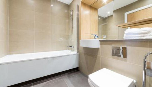 Stylish 2 Bed Near Excel, Canning Town & O2 - Foto 4, towels, Shower