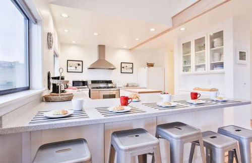 Northern Lights! Hot Tub!! Game Room!! Expansive and Spacious!! - Foto 13