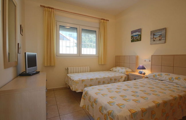 Sunny 3BR Villa w/ Endless Views & Heated Pool - Walk to Beach & Dining - Foto 3