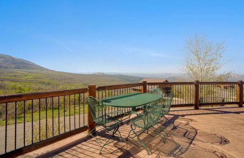 Ski and Ride Mountain Haus - Hot Tub, Fire Pit, Game Room & Deck - Foto 22