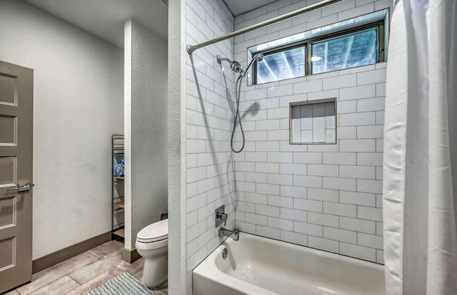 Upscale 5BR Home on Lake Travis With Hottub & Lake Views - Foto 23