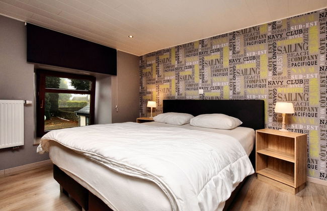 Modern Family Home With Wellness - Photo 9