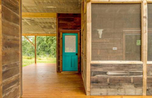 Artisan Cabin with Beautiful Decor and a Classic Fire Pit near Austin, Texas - Foto 15