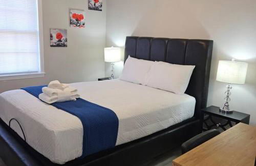 Chic Oasis: 3BR, 2BA, Private Deck - Foto 27