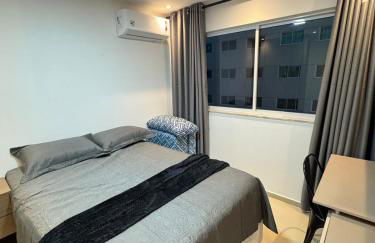 Ap próx ao shopping com garagem, piscina e ar - Foto 1