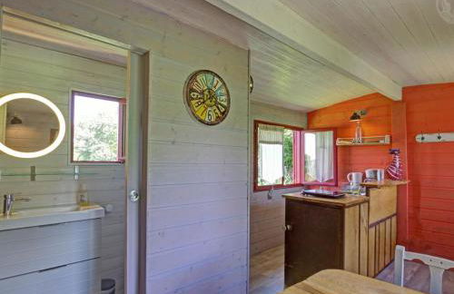 Roulotte pittoresque 4 pers avec animaux admis, draps et ménage inclus - FR-1-496-308 - Foto 13