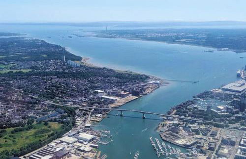 Welcome - BUSINESS or PLEASURE! Southampton 'City Vibes' # Stylish Apartment with Outdoor Courtyard! 1-4 Guests BOOK YOUR CITY BREAK or PRE-CRUISE STAY! CLOSE TO MAYFLOWER THEATRE, UNIVERSITIES, CRUISE TERMINALS, HOSPITALS & SHOPS! - Photo 46