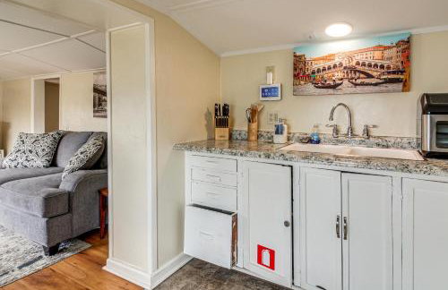 Walk to Mingus Park Quaint Escape with Private Yard - Foto 7