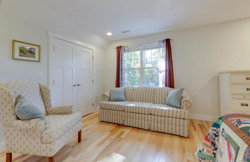 Sun-Dappled Retreat - Walk to Wickaboag Lake! - Foto 27