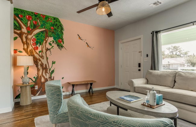 2BR Stylish Retreat in Midtown - Photo 20