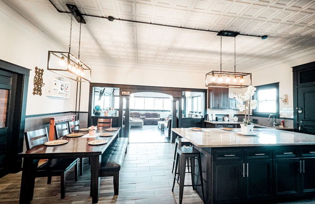 The Pub with Private Yard & Parking, Near the Falls & Casino by Niagara Hospitality - Foto 24