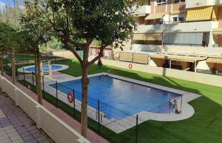 Bonito apartamento con jardín, piscina y aparcamiento gratuito - Photo 32
