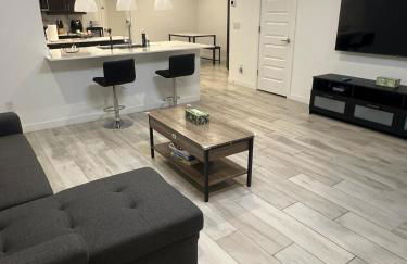 Modern Desert Home-Great for families & groups, near golf, hiking, and city fun, Private in-law suite with own entrance also available separately - Foto 36