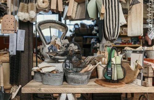 Cartws at Pentrecelyn - styilish barn conversion with large kitchen and outdoor space - Foto 28