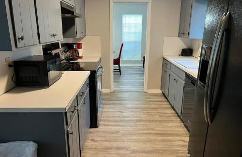 Sweet Home Alabama 4BR 2BA oasis with pool WI-FI - Foto 16