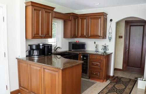 Large home with hot tub in serene wooded setting - Foto 34