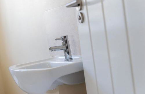 Sound of the Sea, beach front Bungalow with hot tub, in Tywyn - Foto 45