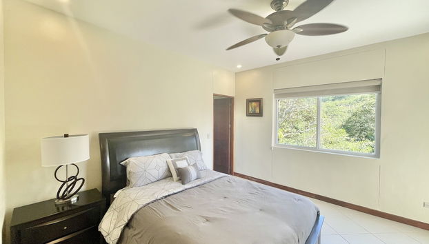 La Torre: Poolside Condo with Scenic Views by RedAwning - Foto 2, Habitación