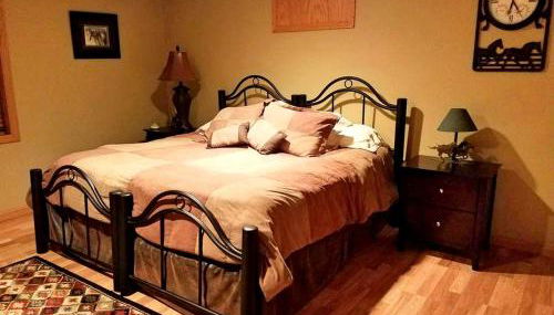 Roomy Vacation Rental for Two with a Private Bathroom near Cedar Rapids, Iowa - Foto 3