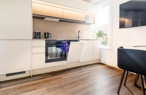 Newly Designed, 2br Apt, 5min from Northwood London Tube Station, NATO HQ, Ideal for Wembley, Warner Studio, Contractors - Foto 24