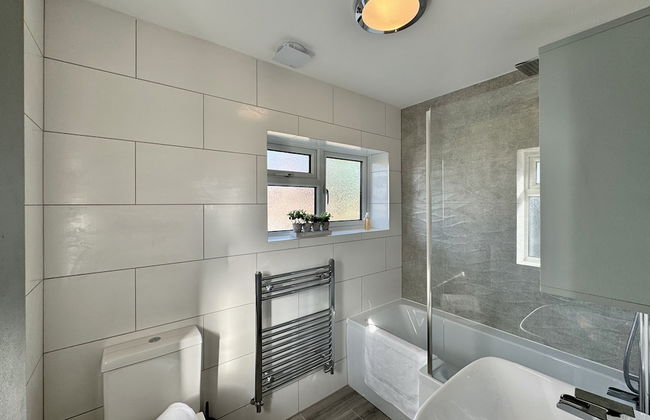 Sandringham House Serene Escape Cottage - Photo 37