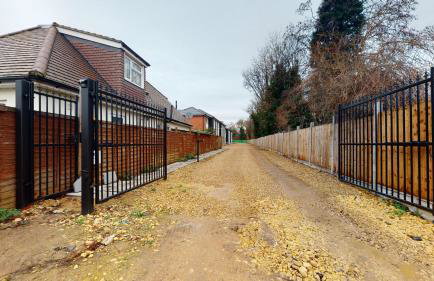 Beautiful & Spacious with 2 Free Parking Spaces - SRK Accommodation - Photo 21