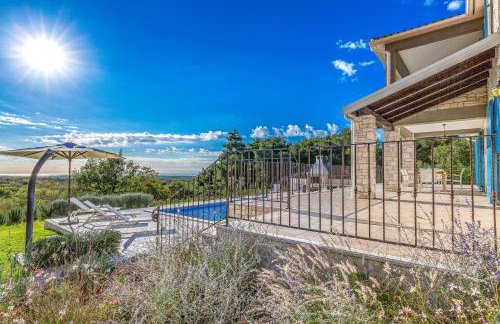 Villa Sterpazzi near Poreč with heated private pool, sea view, jacuzzi and sauna - Foto 37