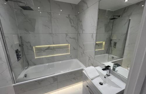 Queen Apartment - High Spec - En-Suites - 7 Guests - Foto 6