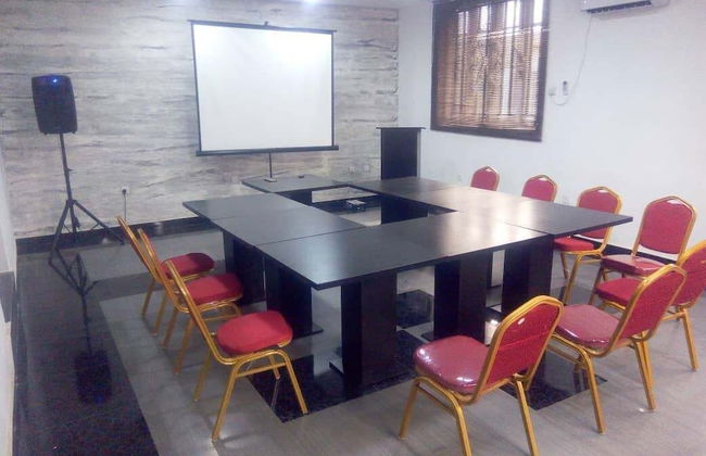 Heroes Luxury Apartments and Suites - Foto 30