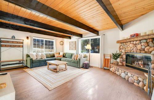 Pine Den Cabin: Arcade+Fire Pit+BBQ - Foto 3