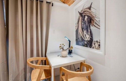 Historic Heights Rustic Urban Tiny Cabin - Foto 12