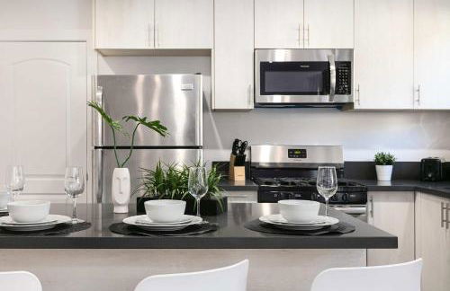 Modern 3BR Apt with Parking in Glendale - Foto 9