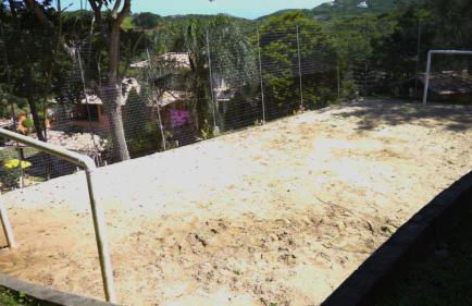 Belíssima Casa com extensa área externa - piscina, sauna, churrasqueira e campo de futebol - com 5 suítes e a 500 metros da Rua das Pedras - Foto 46