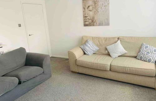 Aylesbury Apartment for Contractors and Holidays - FREE Parking for cars and vans - Foto 12
