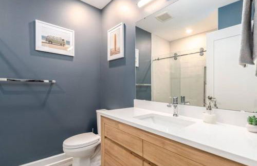 Soaring 2-Bedroom Parkside Loft Walkable to it All - Foto 13