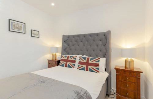 Elegant Epsom Family - Photo 16