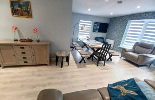 Richmond Cottage - Brand New 4BR Holiday Home, just 3 minutes from the beach with Pool Table and Free Parking - Foto 25